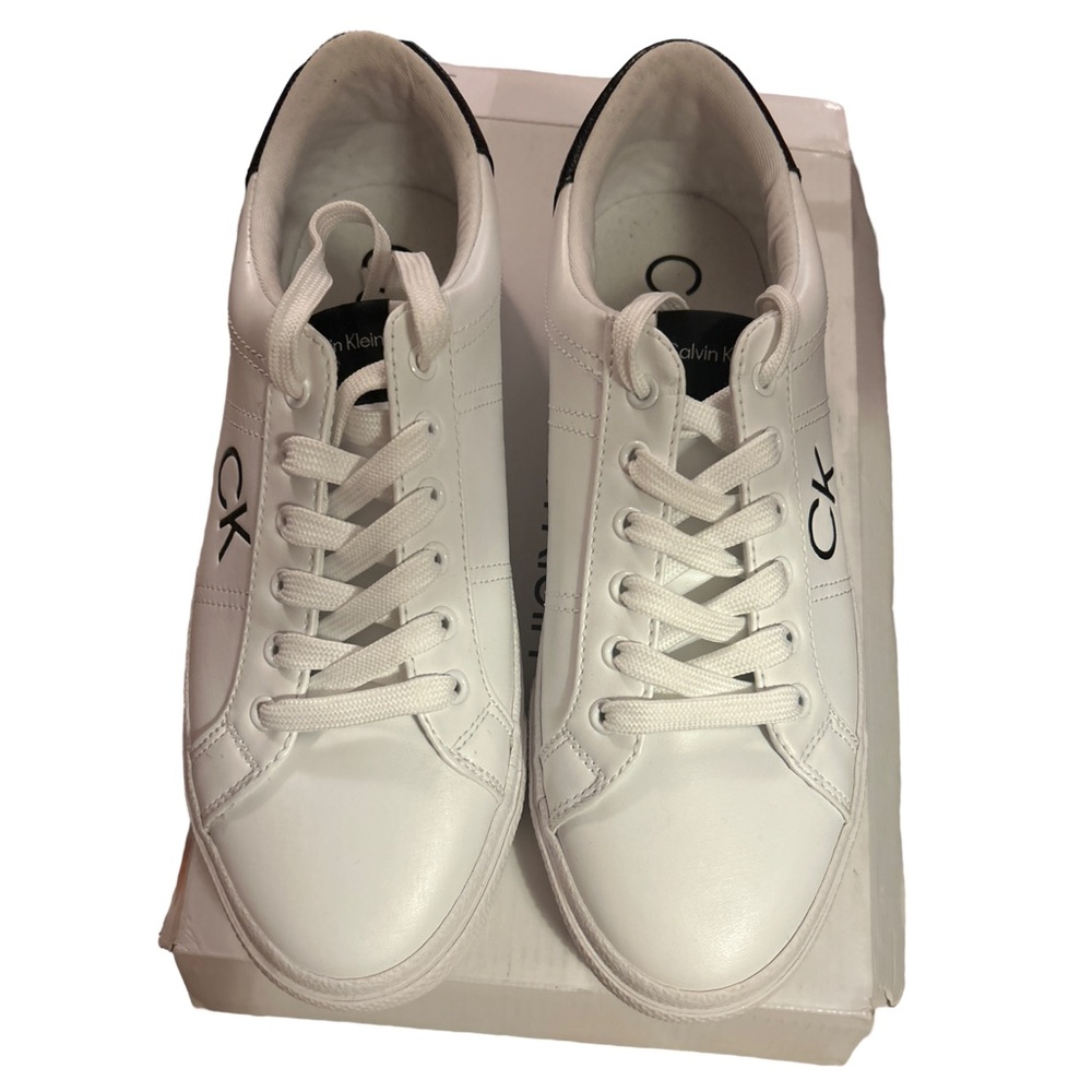 NIB Calvin Klein white vegan leather‎ Cylaie sneaker. Size 9.5 - Picture 2 of 9